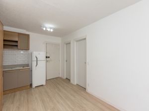 Image 18 - 924160
