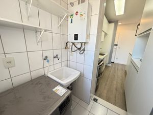 Image 11 - 924178