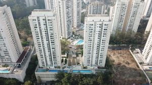 Image 21 - 924178