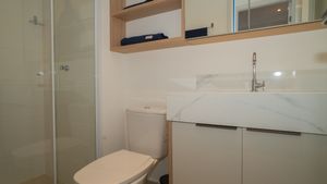 Image 21 - 924182