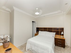Image 24 - 924203