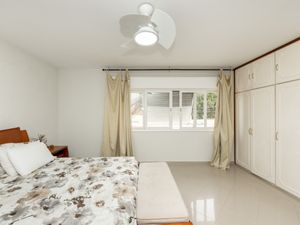 Image 4 - 924203