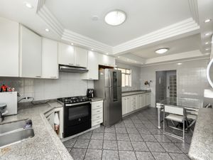 Image 35 - 924203