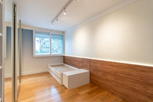 Image 20 - 924204