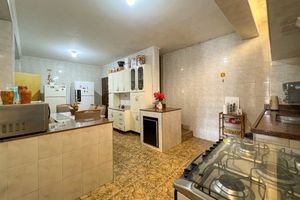Image 11 - 924210