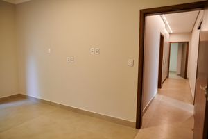 Image 32 - 924211