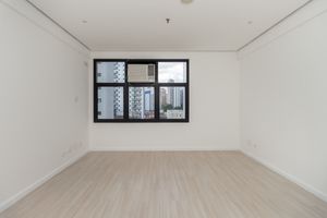 Image 5 - 924216