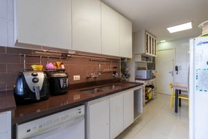 Image 28 - 924225