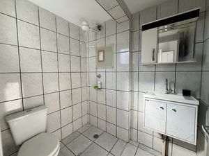Image 5 - 924232