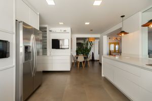 Image 21 - 924240