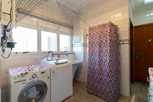 Image 13 - 924246