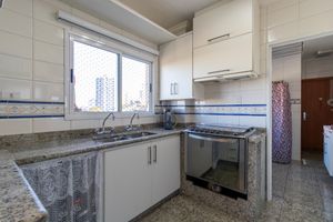 Image 10 - 924246