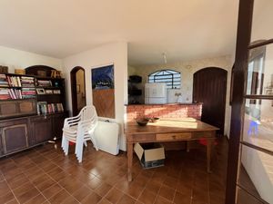 Image 10 - 924252