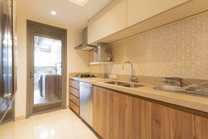 Image 13 - 924258