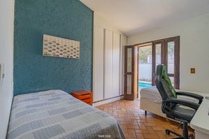 Image 16 - 924266