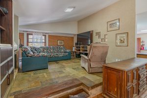 Image 4 - 924266