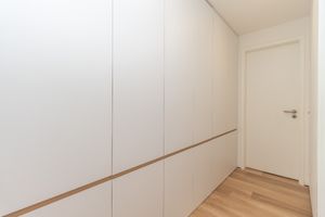 Image 31 - 924270