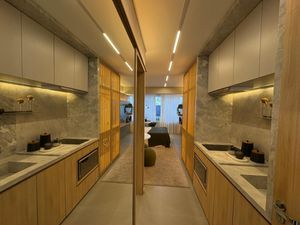 Image 4 - 924272