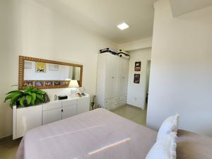 Image 24 - 924276