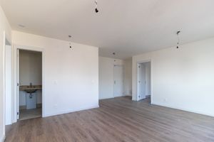 Image 4 - 924277