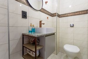 Image 4 - 924290