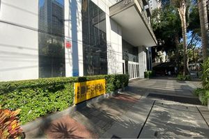 Image 4 - 924291