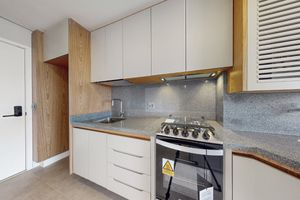 Image 13 - 924295