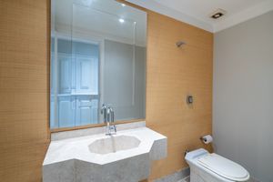 Image 19 - 924296