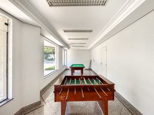 Image 34 - 924298