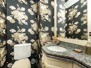 Image 21 - 924298