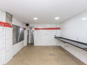 Image 11 - 924301
