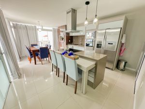 Image 29 - 924303