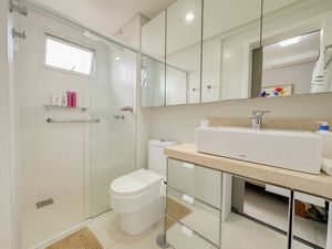Image 18 - 924303