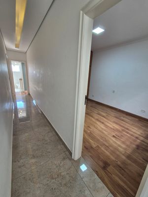Image 31 - 924305