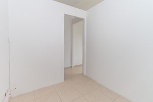 Image 32 - 924316