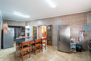 Image 11 - 924317