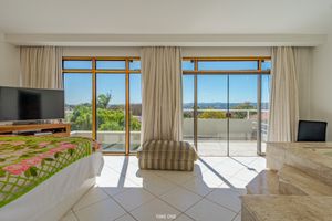 Image 33 - 924318