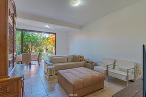 Image 17 - 924318