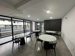 Image 17 - 924322
