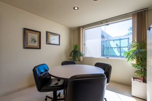 Image 33 - 924324