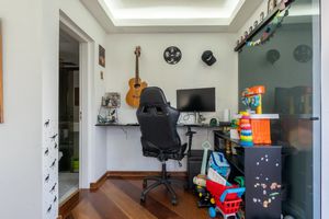 Image 30 - 924325