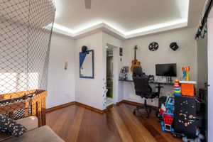 Image 32 - 924325