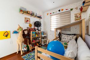 Image 26 - 924325