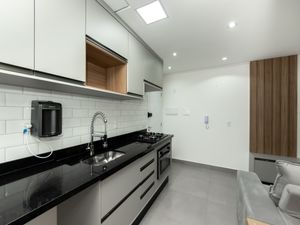 Image 12 - 924326