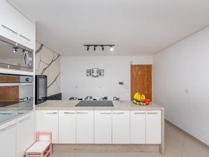 Image 18 - 924329