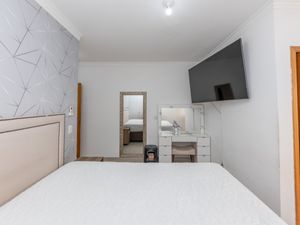 Image 34 - 924329
