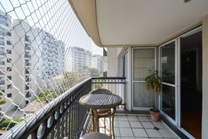 Image 11 - 924330