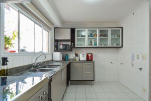 Image 17 - 924330