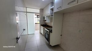 Image 15 - 924334