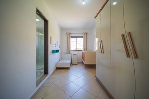 Image 11 - 924335